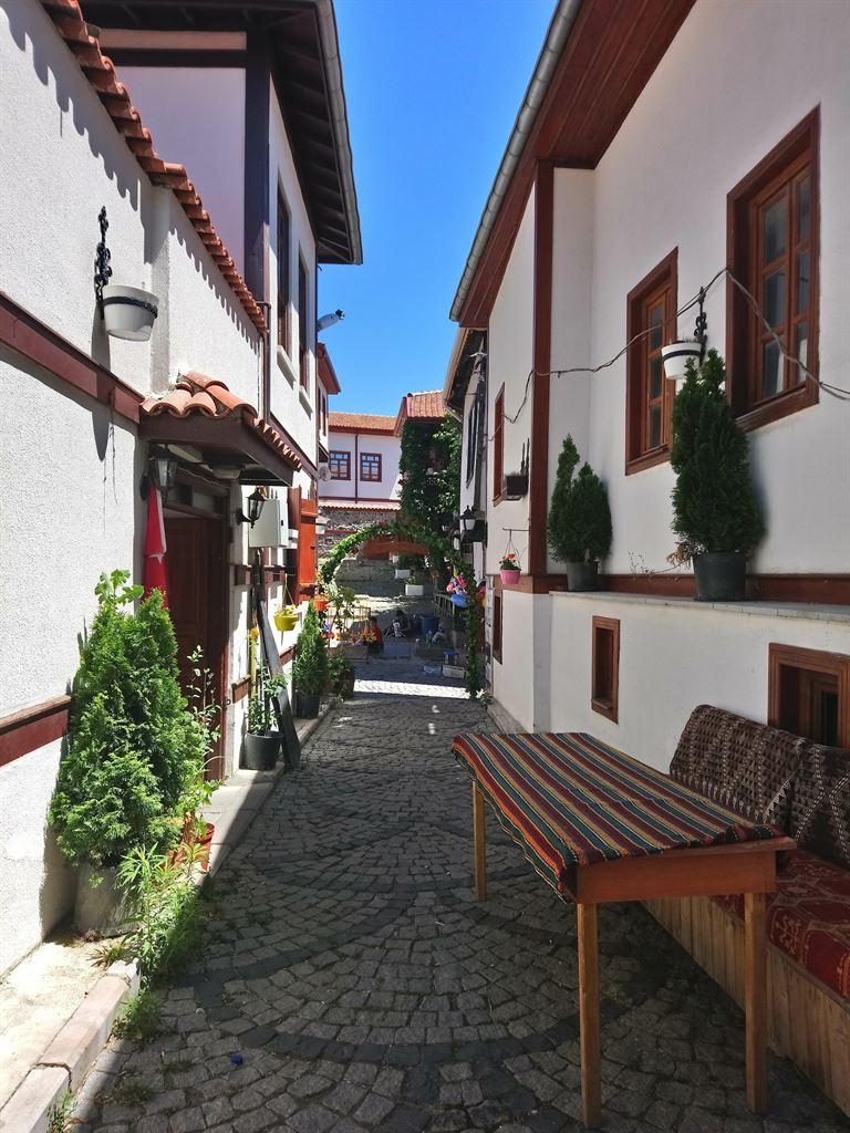 alley